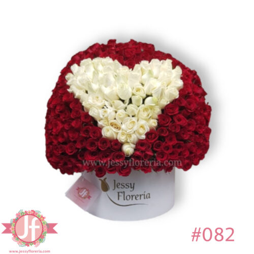 Caja circular de 350 rosas con corazón 