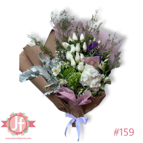 Ramo de rosas y flor fina