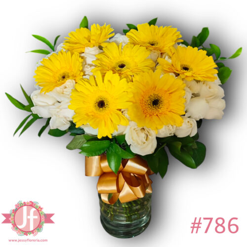 Florero 50 rosas blancas y 7 gerberas