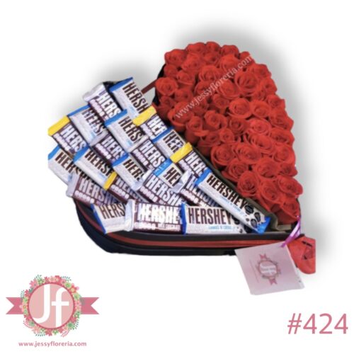 Corazon 50 rosas y 22 Hersheys
