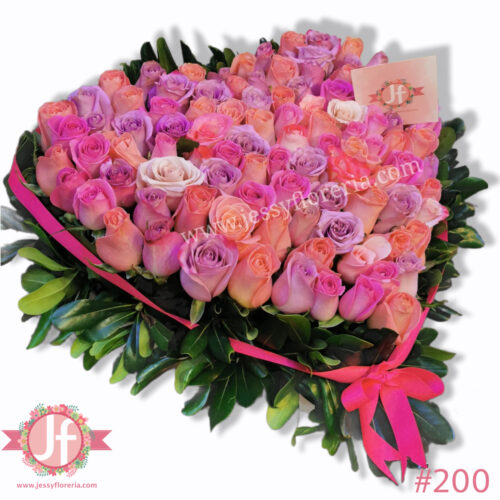 Caja corazón con 100 rosas rositas