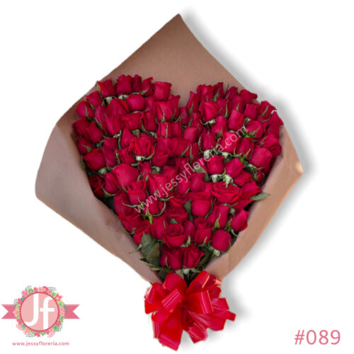 Ramo corazón de 100 rosas