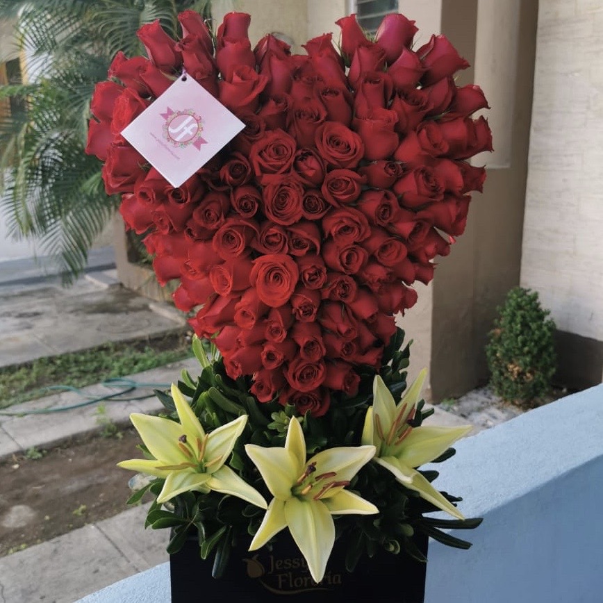 Corazón de 100 rosas rojas – Jessy Floreria
