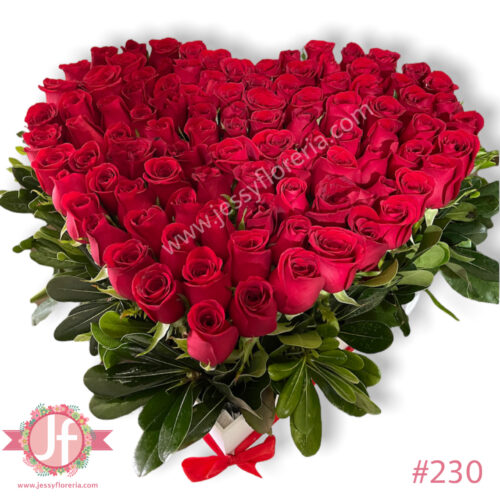 Caja corazón de 100 rosas