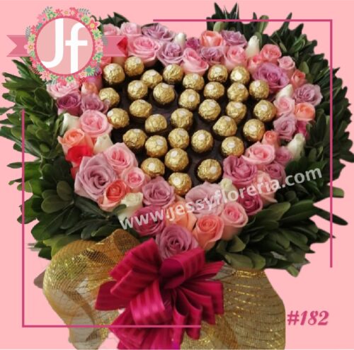 Corazón de rosas rositas y ferreros