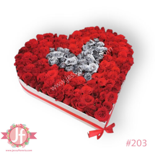 Corazón de 130 rosas rojas y plata