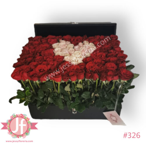 Cofre con corazón de 130 rosas