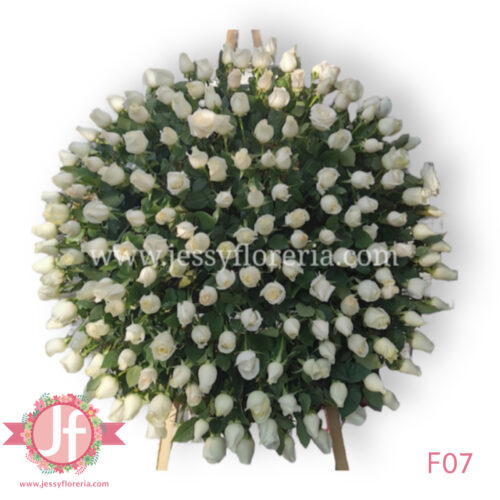 Corona 250 rosas blancas