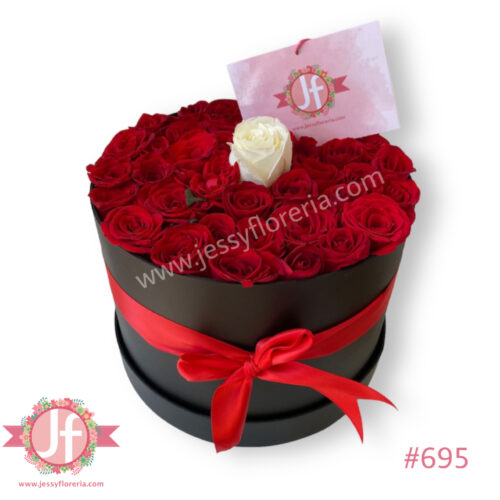 Caja 39 rosas rojas y 1 blanca