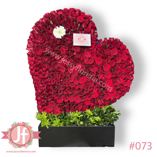 Corazón de 450 rosas rojas
