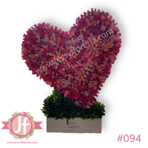 094-corazon-con-500-rosas-tonos-rosas