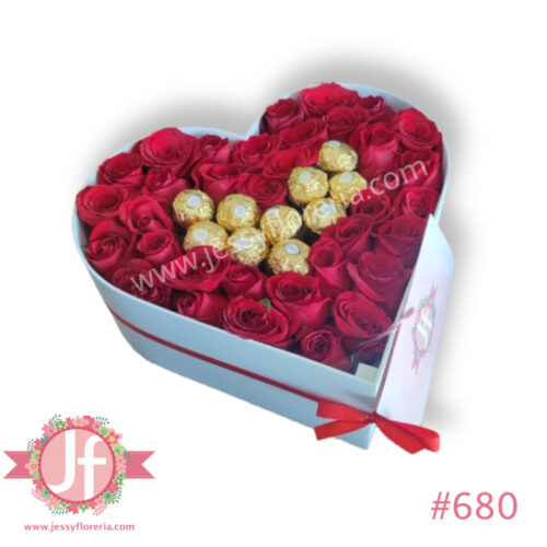 Corazón con 35 rosas y 10 ferreros