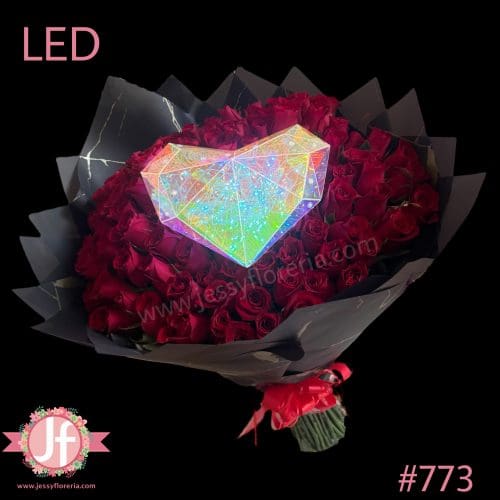 773-100-rosas-rojas-con-corazon-luces-led