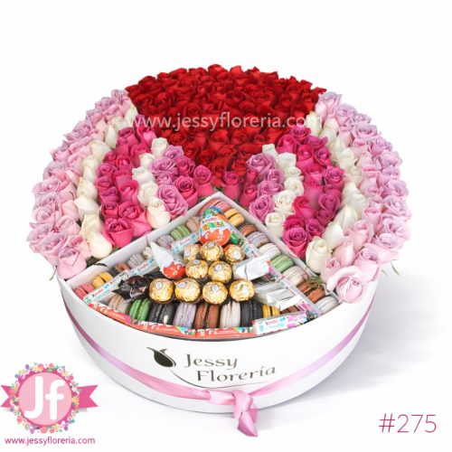 Caja con rosas frescas y macarrones gourmet para envío de flores y dulces a domicilio en Guadalajara, Zapopan, Tlaquepaque y Tonalá.