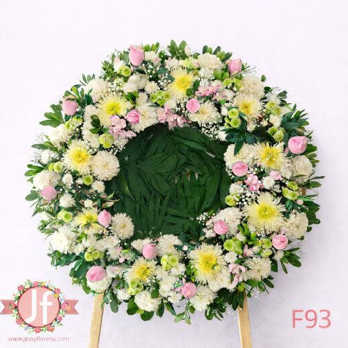 Corona surtida rosas rositas