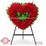 Corazón de rosas rojas frescas en tripié para envío de flores a domicilio en Guadalajara, Zapopan y zona metropolitana.