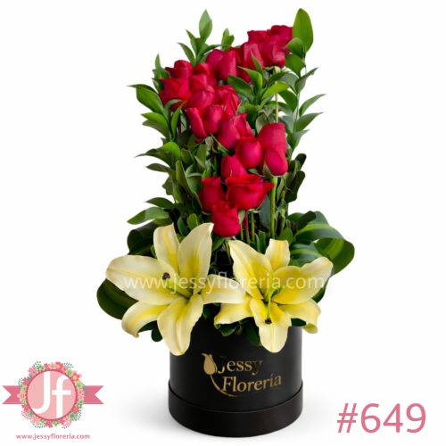 Diseño floral con 25 rosas rojas dispuestas en espiral, un detalle elegante ideal para enviar a domicilio en Guadalajara.