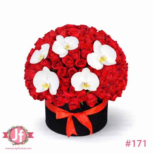 Caja con 100 rosas rojas y orquídeas blancas frescas para envío de flores a domicilio en Guadalajara, Zapopan, Tlaquepaque y Tonalá.