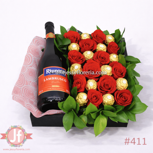 Caja con rosas frescas, chocolates Ferrero y vino Lambrusco para envío de flores y regalos a domicilio en Guadalajara, Zapopan y zona metropolitana.
