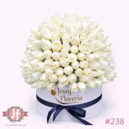 Caja blanca circular con 150 rosas blancas frescas para envío de flores a domicilio en Guadalajara, Zapopan, Tlaquepaque y Tonalá.