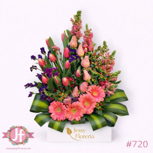 Diseño floral con 10 tulipanes, 7 rosas y 4 gerberas frescas para envío de flores a domicilio en Guadalajara, Zapopan, Tlaquepaque y Tonalá.