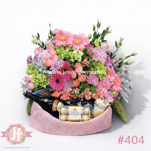 Canasta con botana, chocolates Ferrero, botella de Baileys y flores frescas para envío de regalos a domicilio en Guadalajara, Zapopan, Tlaquepaque y Tonalá.