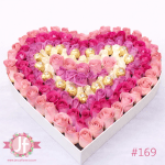 Corazón con 130 rosas en tonos rosados y chocolates Ferrero para envío de flores a domicilio en Guadalajara, Zapopan y zona metropolitana.