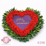 Corazón floral con 50 rosas frescas y mensaje personalizado para envío de flores a domicilio en Guadalajara, Zapopan, Tlaquepaque y Tonalá.