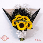 Bouquet con 5 girasoles y 10 rosas negras para envío de flores a domicilio en Guadalajara, Zapopan y zona metropolitana.