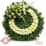 Corona fúnebre sencilla con rosas azules para envío a funerarias y velatorios en Guadalajara y zona metropolitana.