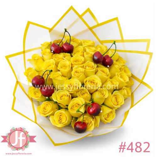 Ramo de 50 rosas amarillas con cerezas para envío de flores a domicilio en Guadalajara.