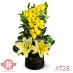 Arreglo con 25 rosas amarillas en espiral para envío de flores a domicilio en Guadalajara.