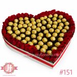 Corazón de rosas frescas y chocolates Ferreros para envío de flores y dulces a domicilio en Guadalajara, Zapopan, Tlaquepaque y Tonalá.