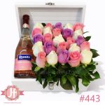 cofre con 25 rosas rojas y lambrusco rosado arreglo floral romántico en Guadalajara