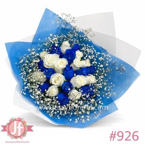 bouquet 24 rosas azules y blancas con gypsophilia arreglo floral en Guadalajara