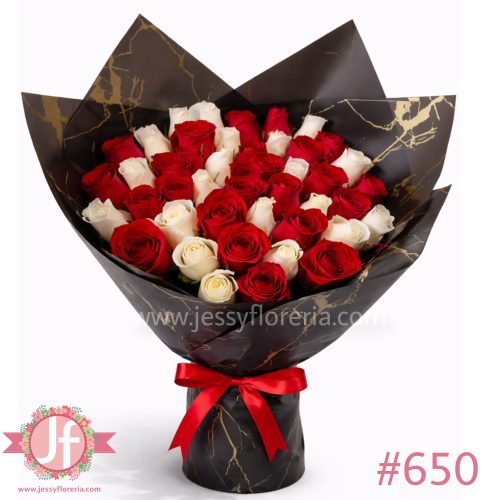 bouquet de 50 rosas rojas y blancas arreglo floral en Guadalajara