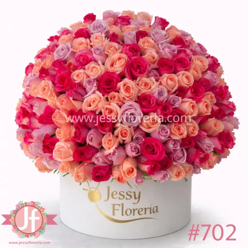 caja blanca con 200 rosas en tonos rosas arreglo floral en Guadalajara