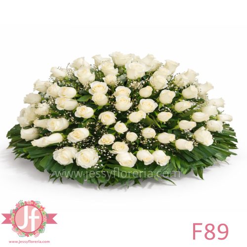 cubre caja 100 rosas blancas arreglo funerario en Guadalajara