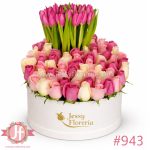 caja con 60 rosas tonos rosas y 20 tulipanes arreglo floral en Guadalajara