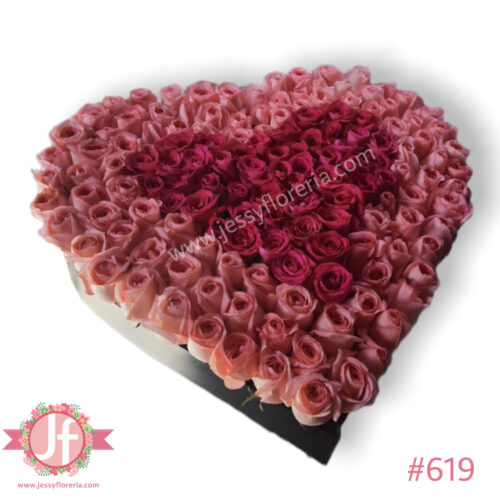 Corazón con 130 rosas rositas y fiusha