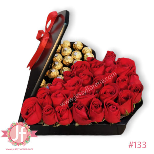 Corazón 25 rosas y ferreros
