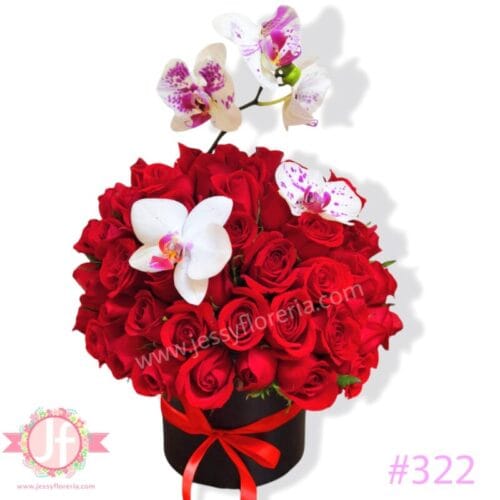Esfera de 50 rosas y orquídea