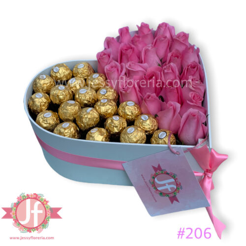 Corazón con rosas rositas y ferreros