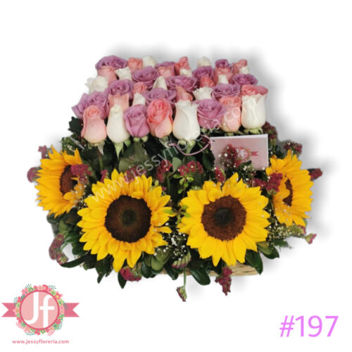 Jardinera de 40 rosas rositas y girasoles