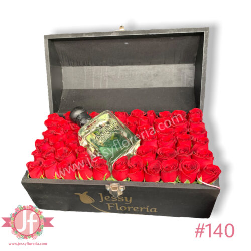 Cofre de rosas Don Julio 70