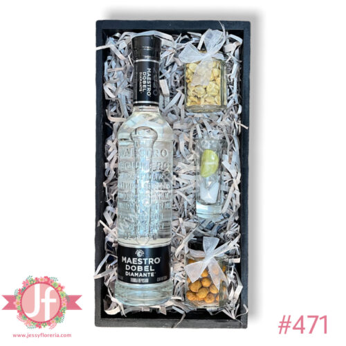 Caja Maestro Dobel, botana y Caballito - Complemento a tus flores