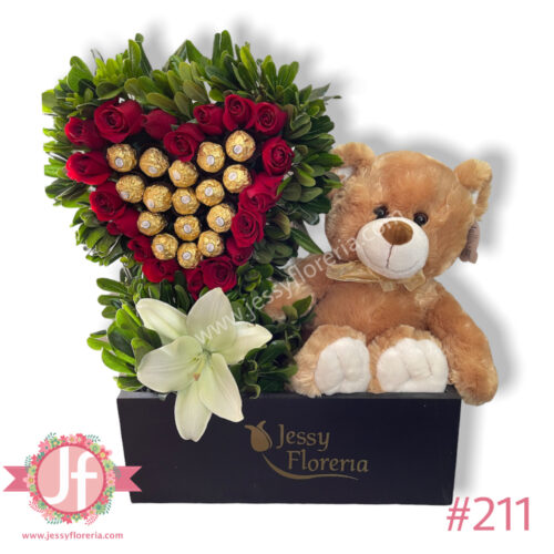 Corazón de rosas, ferreros y peluche