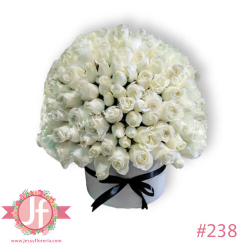 Caja blanca circular con 150 rosas blancas