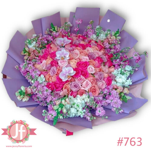 Ramo 100 rosas tonos rosas con matiolas y orquídeas