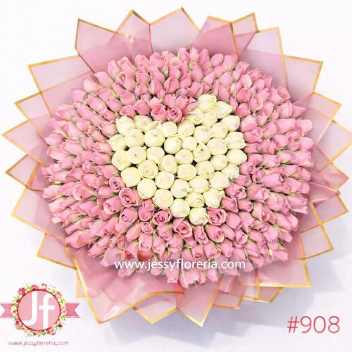 Ramo 250 rosas rosadas con corazón blanco